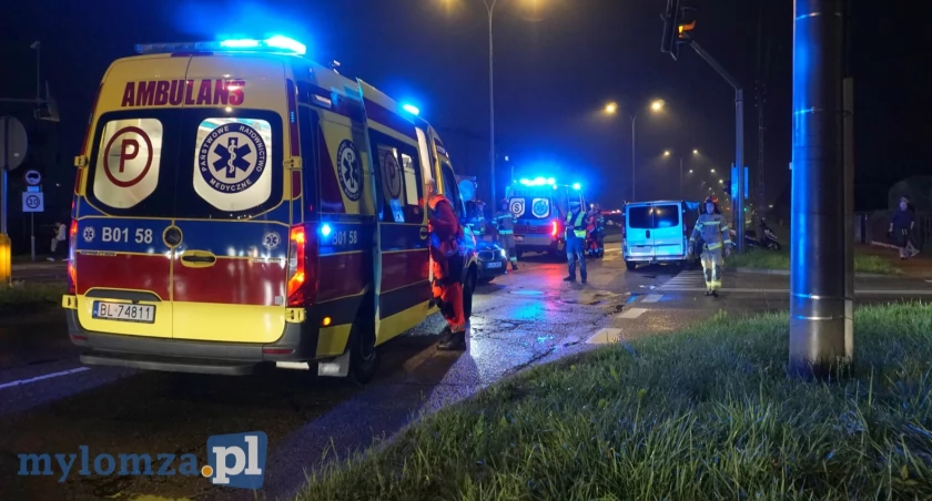 Wypadek na Szosie Zambrowskiej. Dwóch 16-latków trafiło do szpitala [FOTO]