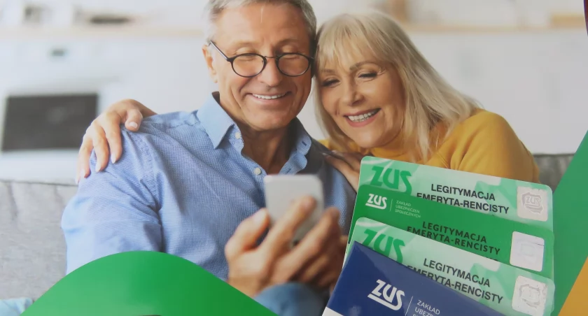 Ponad 1,1 mln seniorów z mLegitymacją ZUS w telefonie