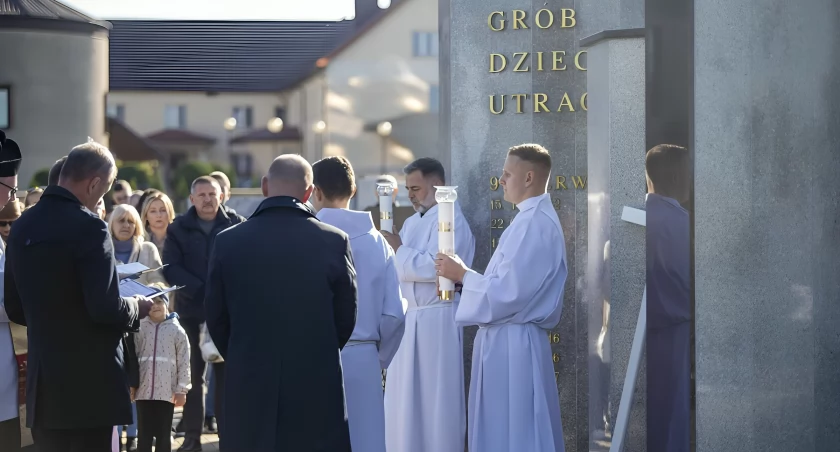 Pomnik w Małym Płocku, pogrzeb w Łomży – diecezja uczci Dzieci Utracone