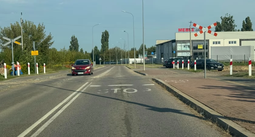 Uwaga kierowcy! PLK zmienia terminy otwarcia i zamknięcia przejazdów 