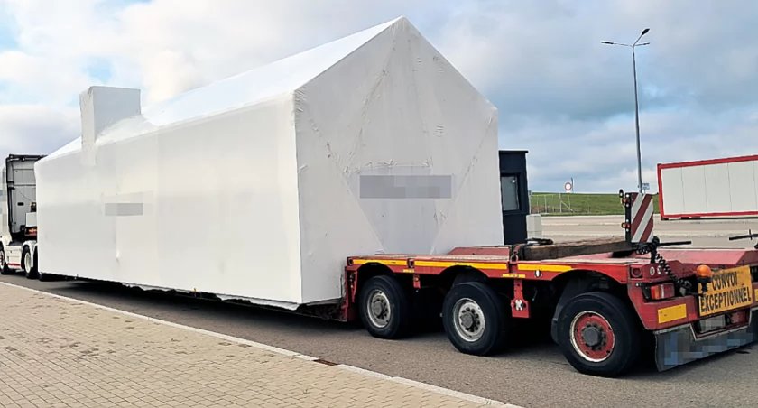 VIA Baltica: Dom na kółkach zatrzymany przez inspektorów [FOTO]