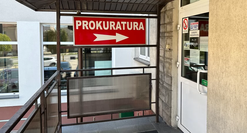 17-latek podszył się pod adwokata i wyłudził w Łomży 20 tys. zł. Wpadł w szkolnych murach