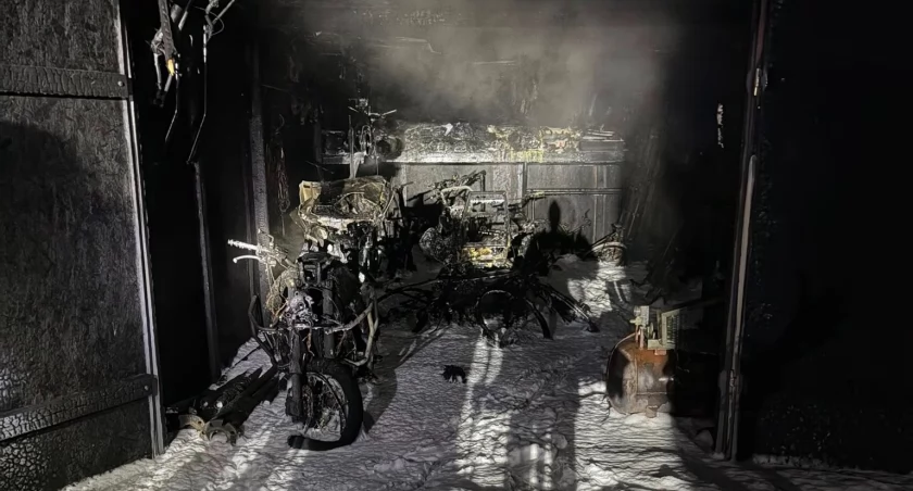 W Konarzycach spłonął garaż z motocyklami [FOTO]