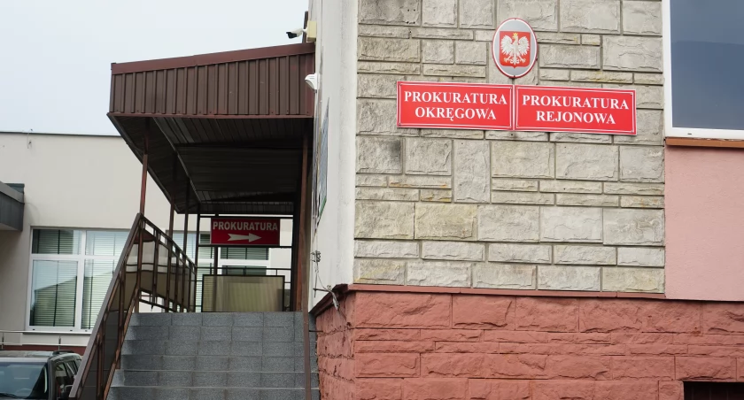 27-latek z Miastkowa: hodował, suszył i sprzedawał. Teraz czeka na proces