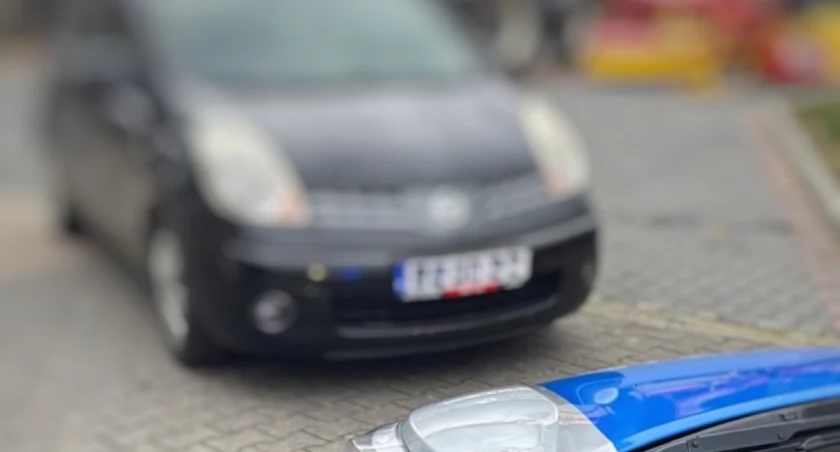Zamiast zniczy – kajdanki. Jeden pijany, drugi bez uprawnień