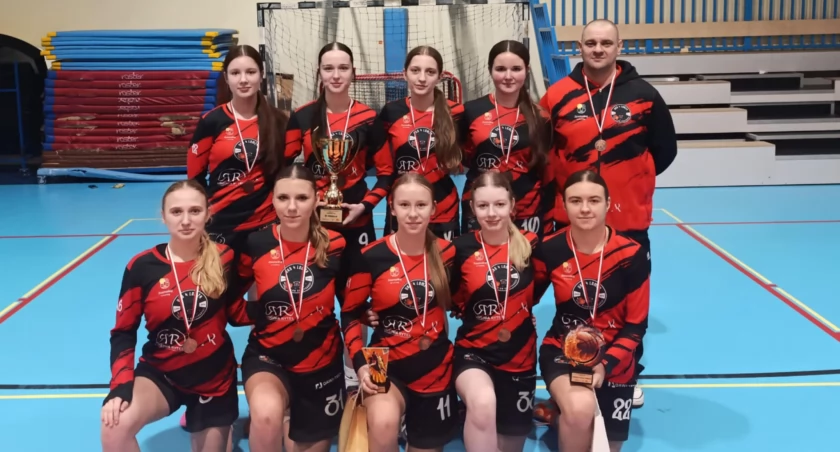 Koszykarki UKS-u 4 Łomża na podium! Dardzińska i Kowalska z wyróżnieniami?