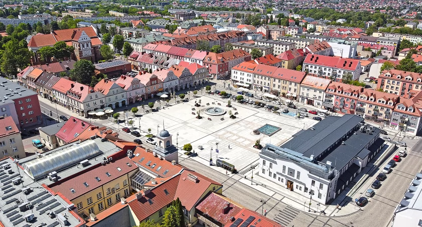 Łomża i inni przegrani reformy. Czy średnie miasta mają jeszcze przyszłość?