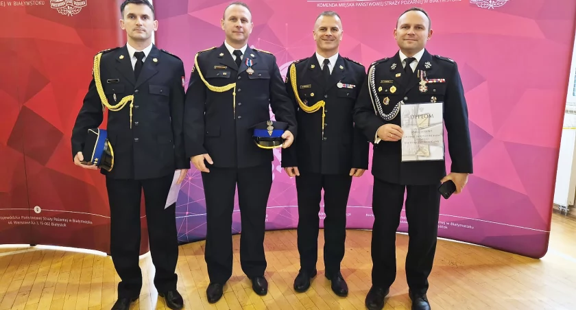Łomżyńscy strażacy z odznaczeniami i awansami [FOTO]