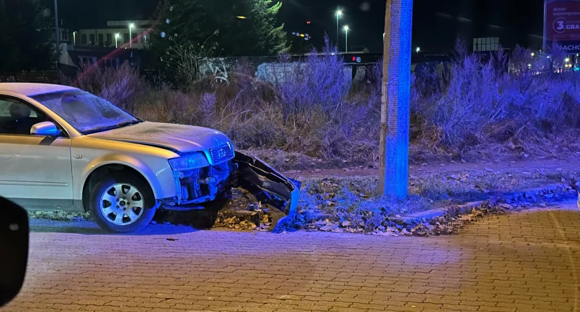Stracił panowanie i uderzył w słup