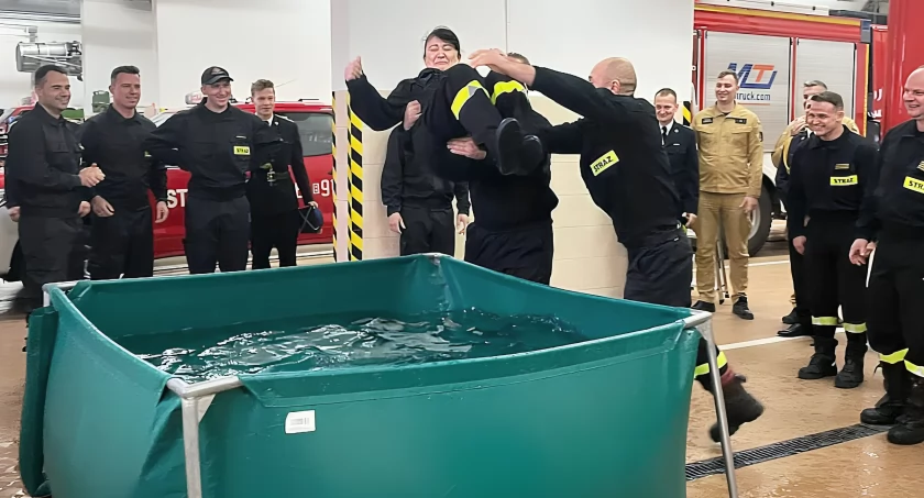 Ślubowanie nowej strażaczki i awanse w łomżyńskiej komendzie [FOTO]