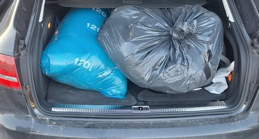 Kontrola w Piątnicy zakończyła się odkryciem magazynu tytoniu