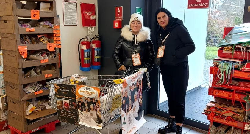 Łomża pomaga. Trwa zbiórka żywności [FOTO]