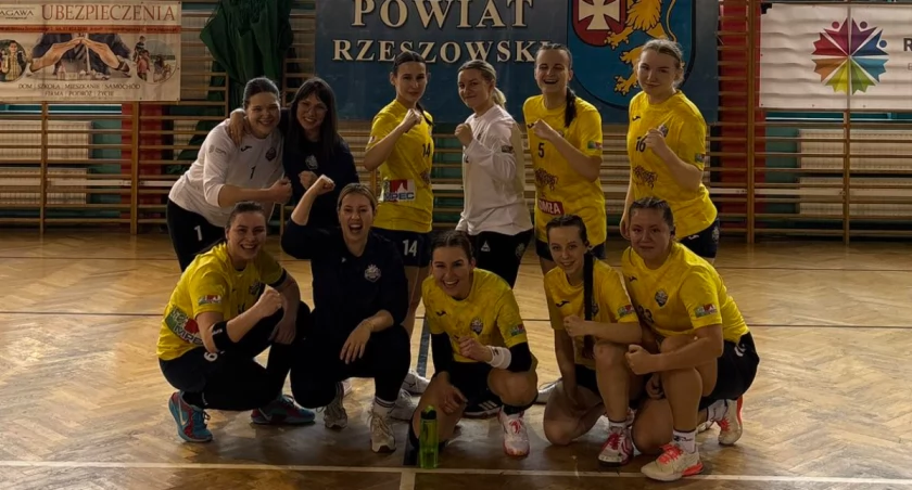 Piłkarki ręczne górą! Wygrały po rzutach karnych