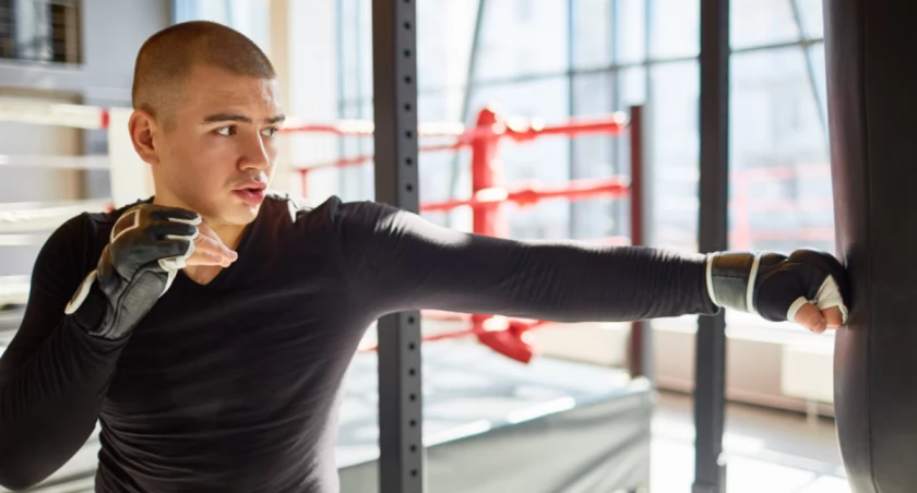 Przeszczep włosów a sport – kiedy można wrócić na siłownię i boisko?