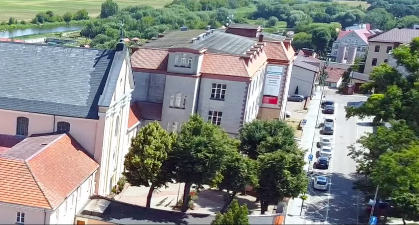Księgowa z łomzyńskiej uczelni do więzienia nie trafi, ale musi oddać miliony