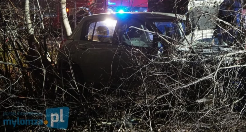 Alkoholowy eksperyment zawsze kończy się tak samo! 21-latek rozbił auto o drzewo