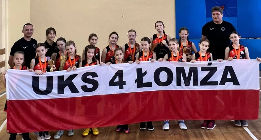 Złoto wraca do Łomży! UKS 4 Łomża z triumfem!