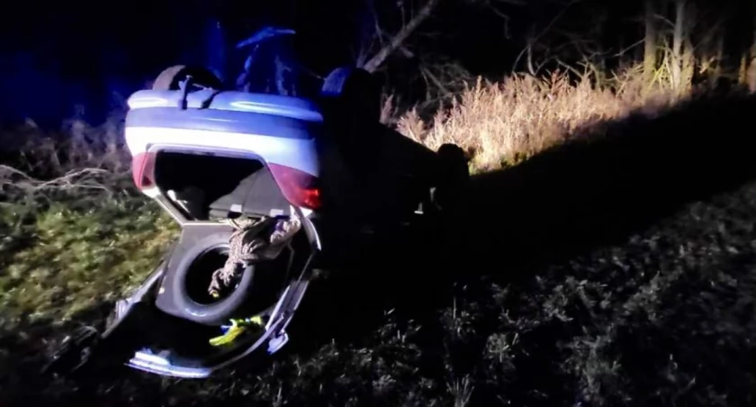 Spał w aucie, potem uciekał przed policją. Szaleńczy rajd 44-latka