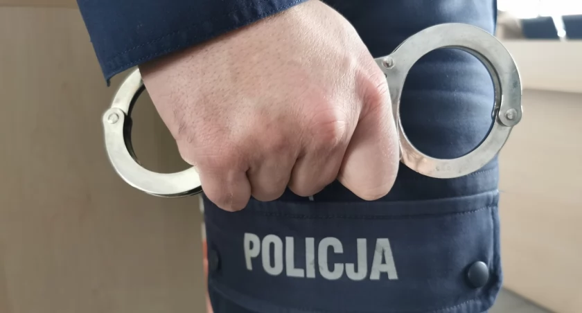 Pijany wszczął awanturę z policjantami. Odpowie za znieważenie mundurowych