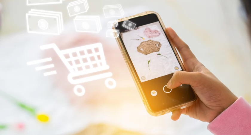 Stock vs second-hand – co wybrać dla Twojego sklepu odzieżowego? Porównanie i wskazówki