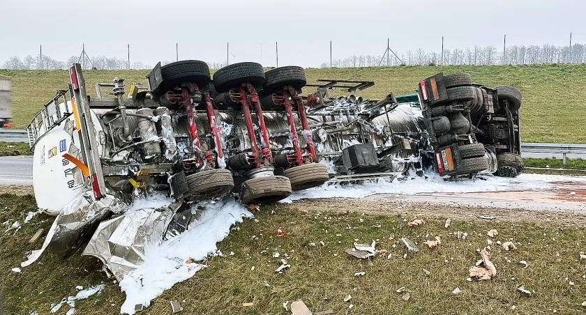 Paraliż na S61. Wypadek cysterny pod Łomżą [VIDEO i FOTO]