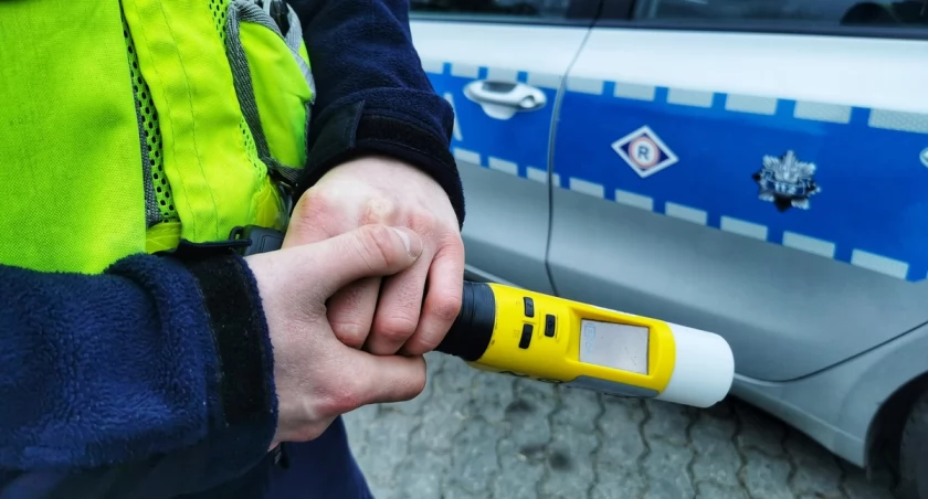 Alkohol i brak rozsądku. Kolejni pijani kierowcy zatrzymani przez policję 