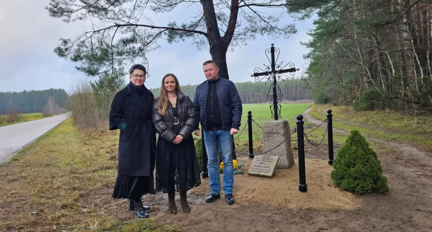 Odnowiono krzyż upamiętniający tragiczną historię emigranta [FOTO]
