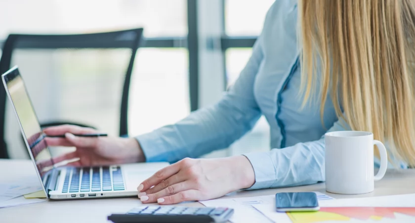 Co obejmuje profesjonalny outsourcing kadrowy – praktyczny przegląd usług