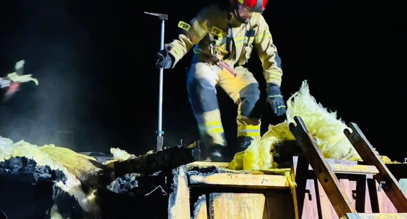 Sauna stanęła w płomieniach. Na miejscu trzy zastępy straży pożarnej