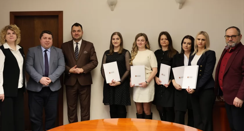 Pięć nauczycielek z Łomży odebrało akty mianowania [FOTO]
