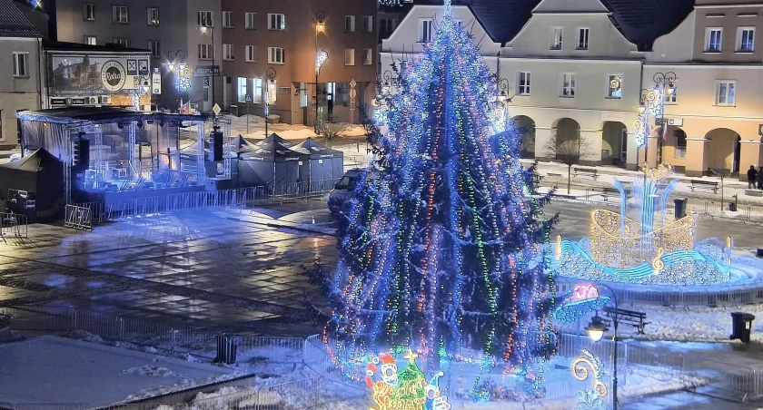 [NA ŻYWO] Łomżyńska Noc Sylwestrowa 2025/2026: Powitajmy Nowy Rok na Starym Rynku!
