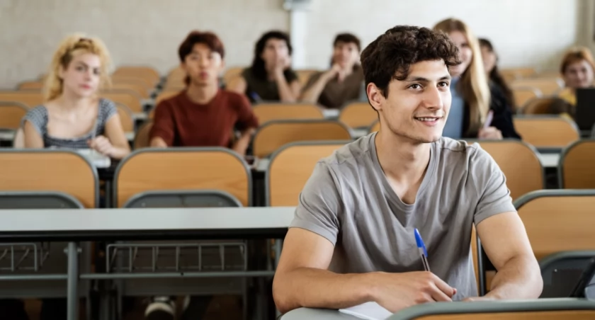 Interesujesz się ludzkim umysłem i chcesz pomagać innym w rozwoju? Sprawdź studia z pedagogiki i psychologii!