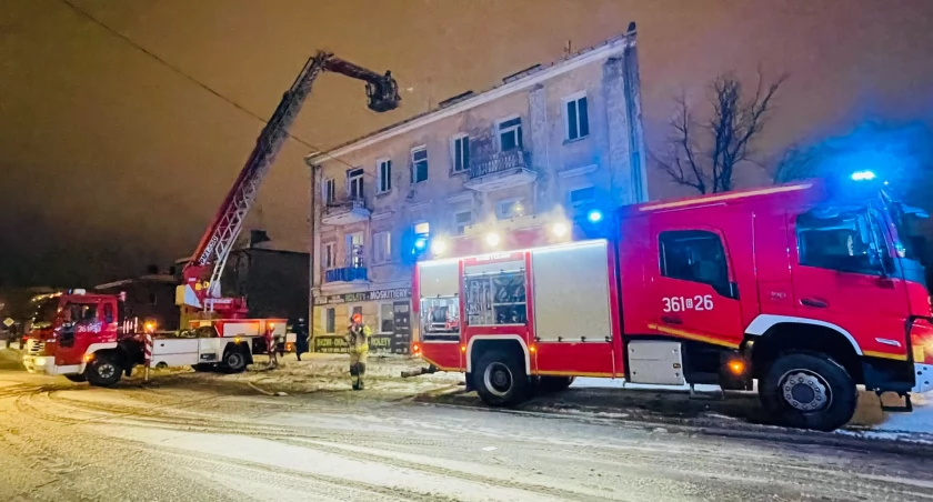  Nocny pożar w budynku wielorodzinnym przy Szosie Zambrowskiej