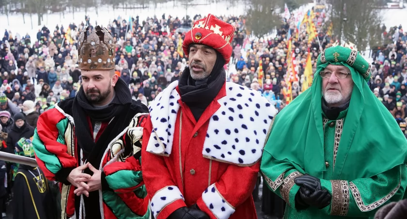 Mędrcy i setki Łomżan na ulicach miasta. Po raz czternasty przeszliśmy w Orszaku Trzech Króli [VIDEO i FOTO]
