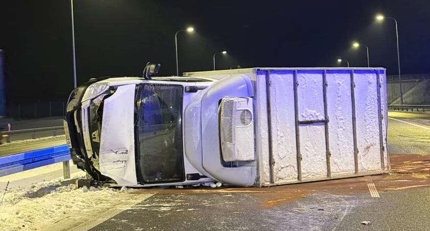 Seria zdarzeń na Via Baltice. Niespokojna noc i poranek na węźle Łomża Południe [FOTO]