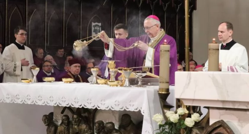 Utrudnienia w ruchu w związku z przemarszem konduktu żałobnego