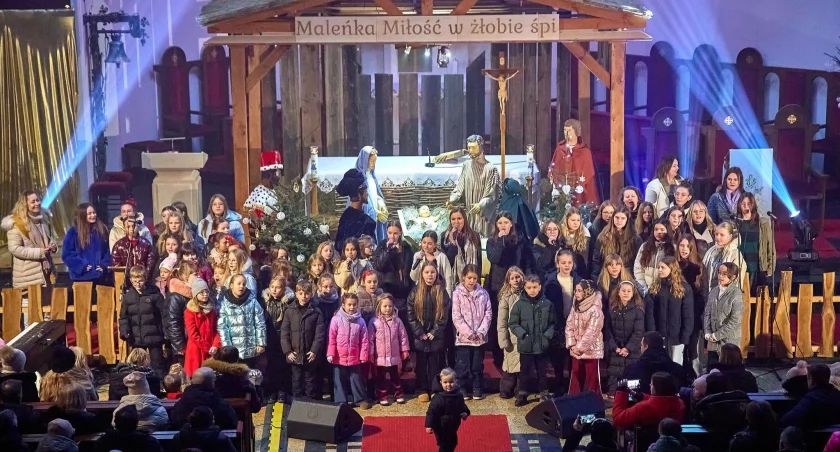 Rodzinne kolędowanie z Voice & Music. Muzyczne zwieńczenie świąt w sercu Łomży [FOTO]