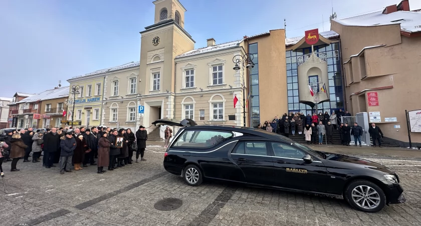 Łomża pożegnała Mieczysława Czerniawskiego. Ostatnia droga byłego prezydenta i posła [FOTO i VIDEO]