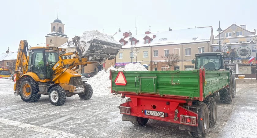 Zima ostrzejsza niż rok temu. Miasto intensyfikuje walkę ze śniegiem [FOTO i VIDEO]