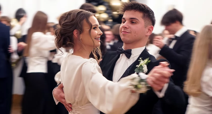 Noc pełna elegancji i wzruszeń. Studniówka 2026 w I LO w Łomży przeszła do historii [VIDEO i FOTO]