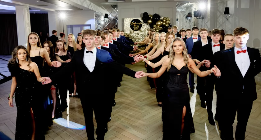 Sportowy duch na parkiecie! Studniówka 2026 Liceum Mistrzostwa Sportowego w Łomży [FOTO]