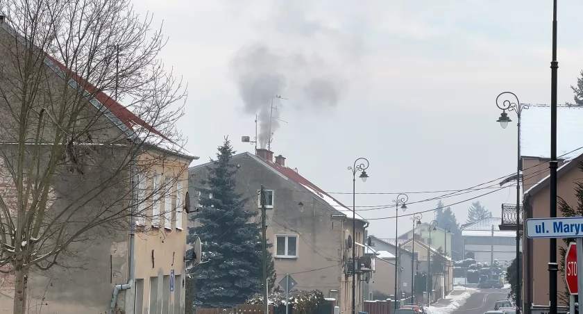Niebezpieczny poziom smogu w Łomży. PM10 przekracza 300