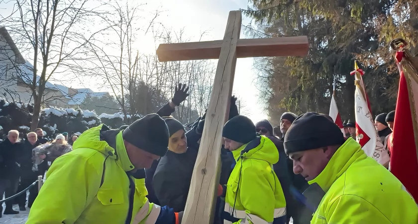 Łomża uczciła Powstańców Styczniowych. W miejscu kaźni stanął krzyż [FOTO i VIDEO]