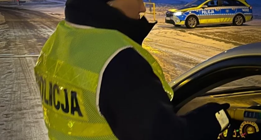 Blisko promil alkoholu i brak uprawnień. Kierowca BMW zatrzymany przez policję