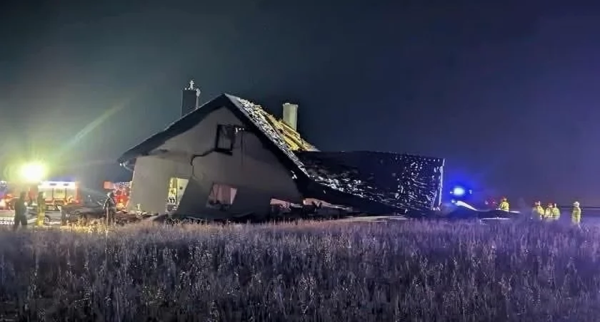 Katastrofa budowlana po wybuchu gazu. Specgrupa z Łomży przeszukuje gruzowisko 