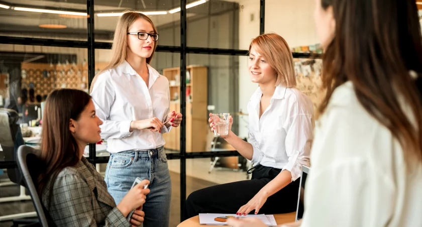 SHE empowers – Siła kobiet, które zmieniają świat!