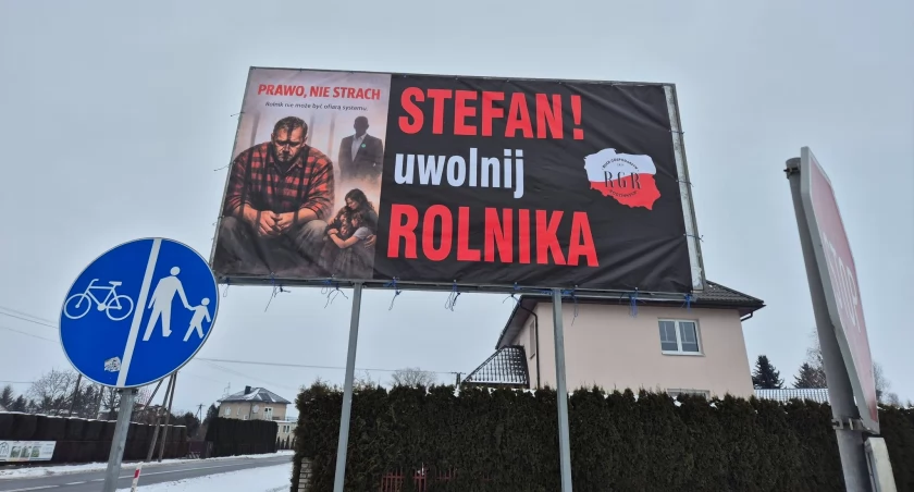 Pojawiły się banery wsparcia dla mężczyzny aresztowanego po groźbach wobec ministra [FOTO]