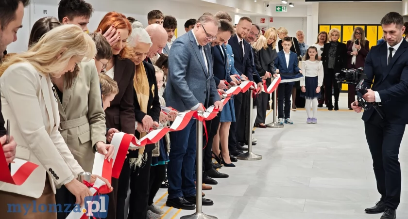 Koniec ciasnych boksów. SP nr 10 z nowoczesną szatnią [FOTO i VIDEO]