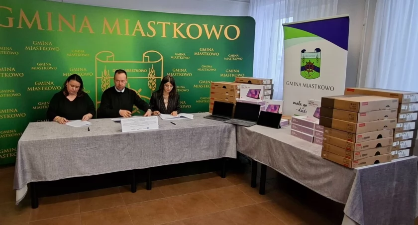 Nowe laptopy i tablety trafiły do szkół