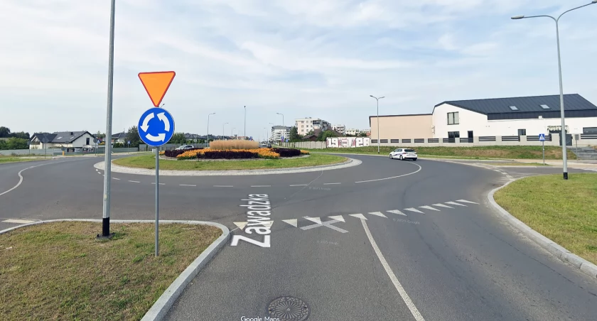 Nocne wyścigi i drifting na celowniku. Radny wnioskuje o poprawę bezpieczeństwa przy rondzie